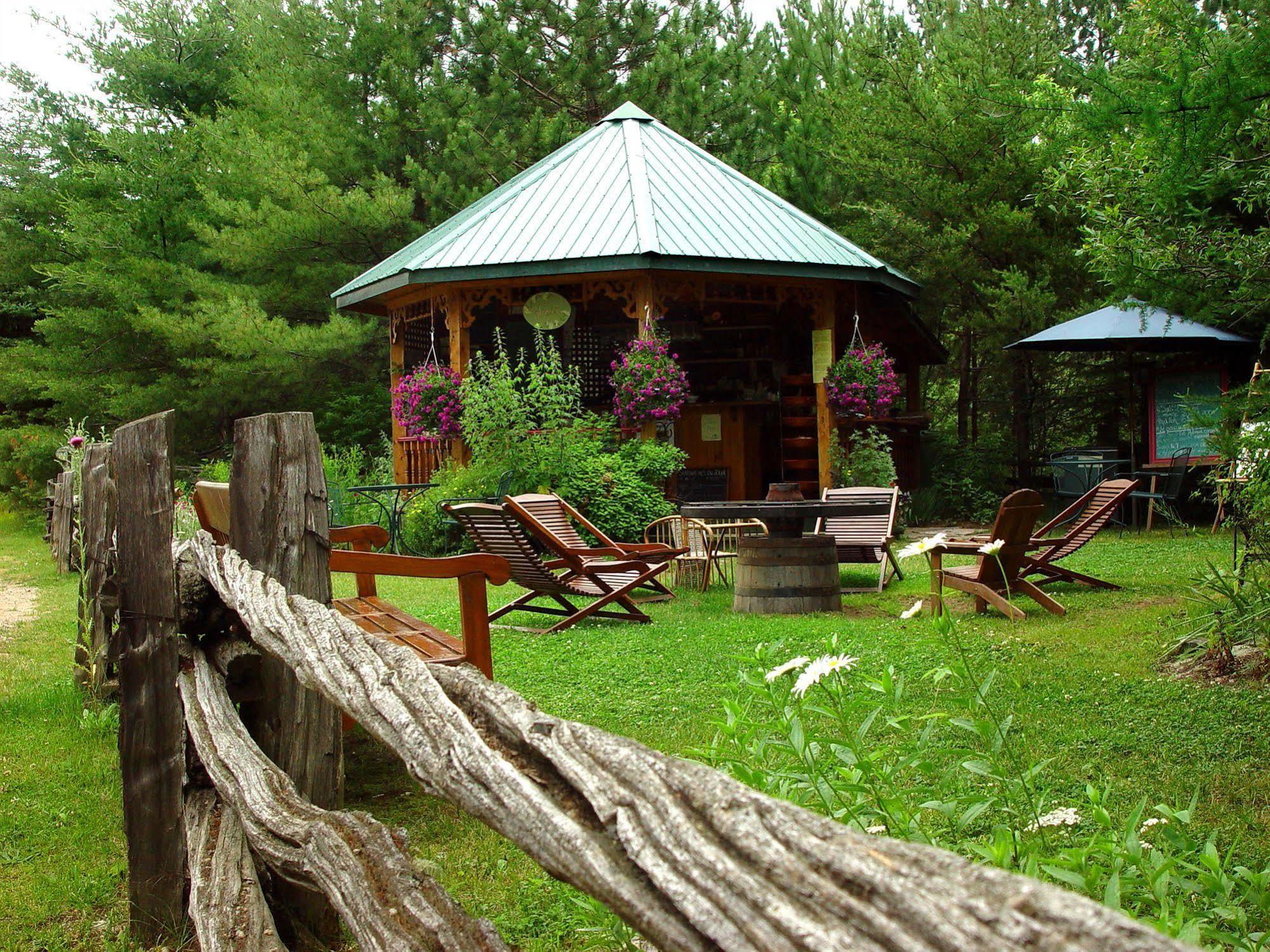 Jardins de l'Achillée Millefeuille Bed and Breakfast La Conception Esterno foto